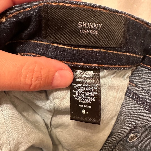 NWOT, Express Skinny Low Rise Jeans, Size 6 - Picture 5 of 5